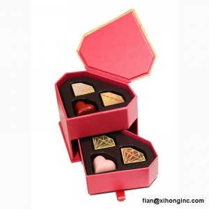 Nowe pudło kartonowe czekoladowe z nadrukiem w kształcie serca