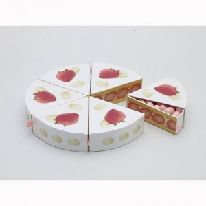 Kartonowe pudełko na cukierki w kształcie ciasta
